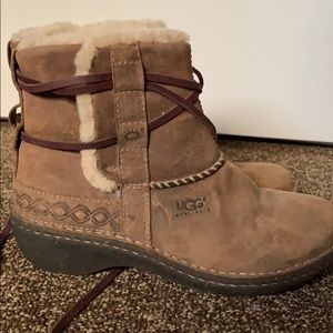 Ugg Cove Winter Booties size 37 *BNWOT*